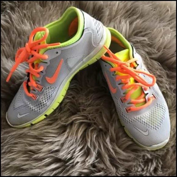 Nike shoes - Picture 1 of 6